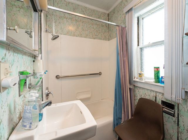 525 Chelmsford St, Lowell, MA 01851