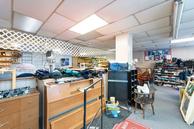 525 Chelmsford St, Lowell, MA 01851