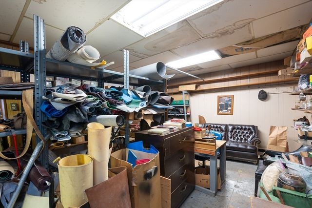 525 Chelmsford St, Lowell, MA 01851