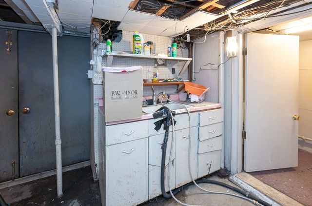 525 Chelmsford St, Lowell, MA 01851