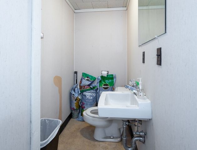 525 Chelmsford St, Lowell, MA 01851