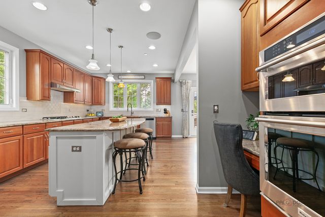 5572 Chancery Road, Gurnee, IL 60031