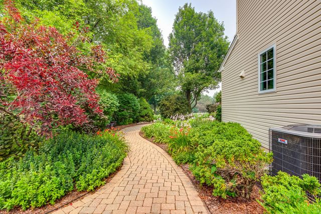 5572 Chancery Road, Gurnee, IL 60031