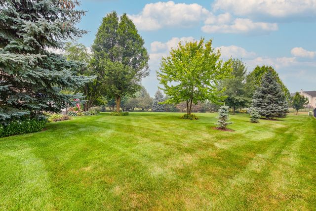 5572 Chancery Road, Gurnee, IL 60031