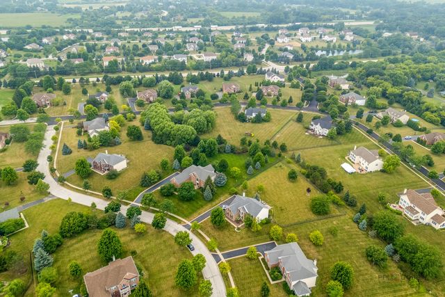 5572 Chancery Road, Gurnee, IL 60031