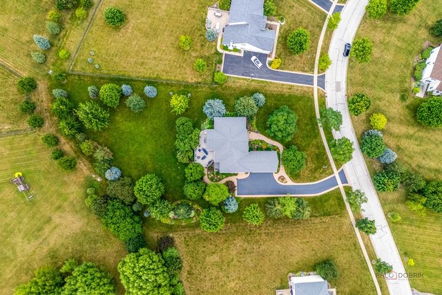 5572 Chancery Road, Gurnee, IL 60031