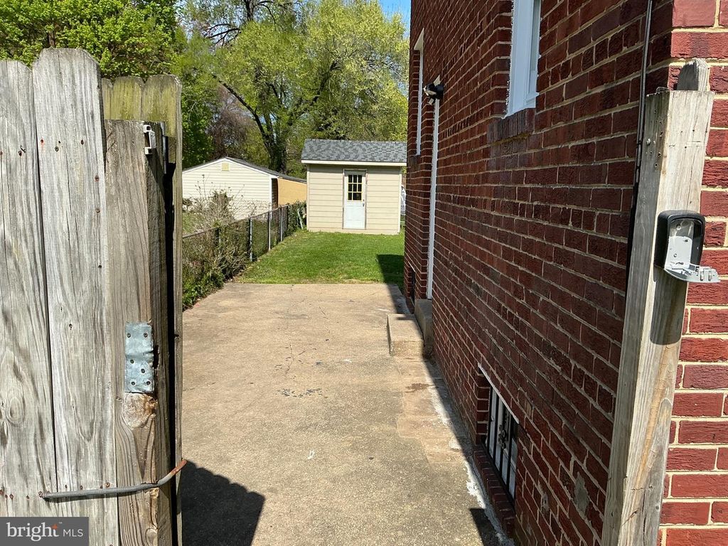 Image 71 of property listing at 6603 RED TOP RD, Hyattsville, MD 20783