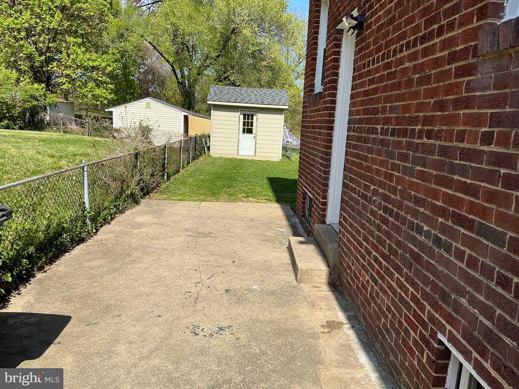 Image 72 of property listing at 6603 RED TOP RD, Hyattsville, MD 20783