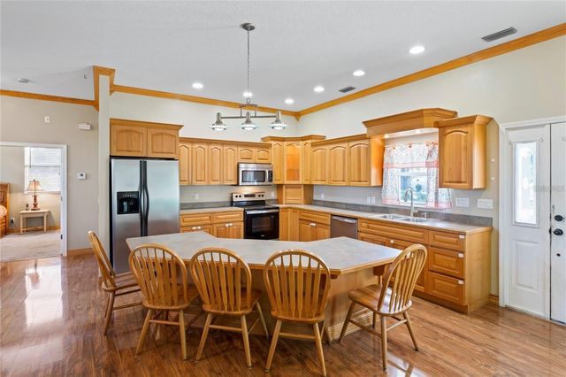 6131 CENTRAL AVENUE, New Port Richey, FL 34653