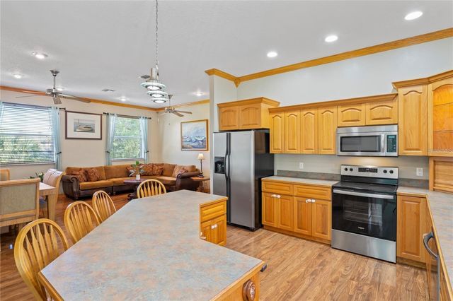 6131 CENTRAL AVENUE, New Port Richey, FL 34653