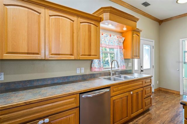 6131 CENTRAL AVENUE, New Port Richey, FL 34653