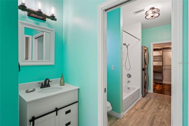 6131 CENTRAL AVENUE, New Port Richey, FL 34653