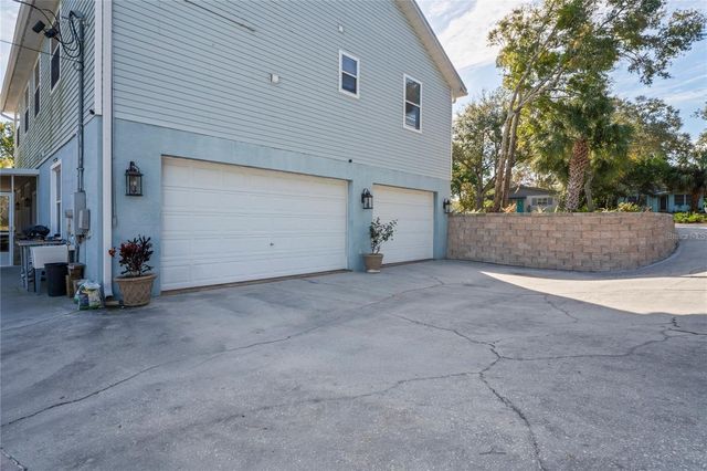 6131 CENTRAL AVENUE, New Port Richey, FL 34653