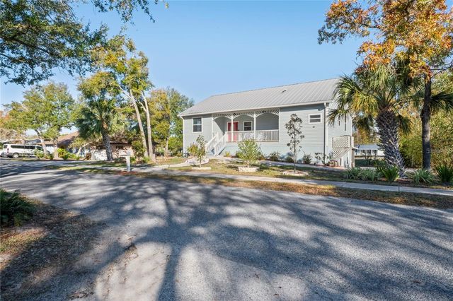 6131 CENTRAL AVENUE, New Port Richey, FL 34653