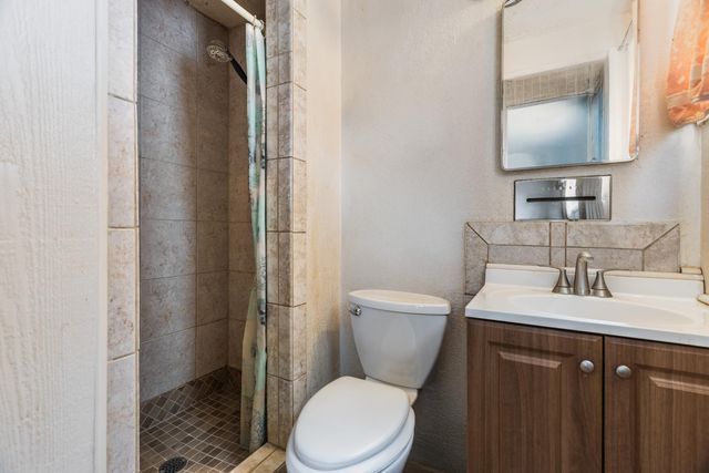 10528 Princess Jeanne Avenue NE, Albuquerque, NM 87112