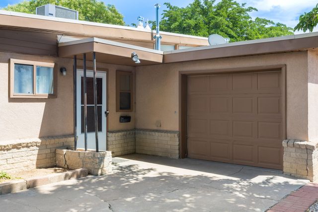 10528 Princess Jeanne Avenue NE, Albuquerque, NM 87112