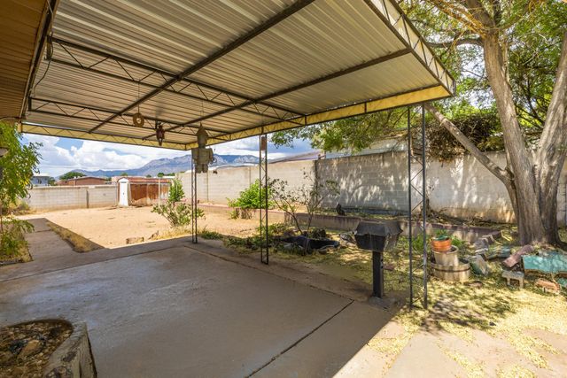 10528 Princess Jeanne Avenue NE, Albuquerque, NM 87112