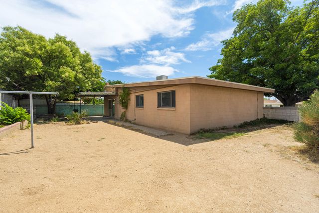 10528 Princess Jeanne Avenue NE, Albuquerque, NM 87112