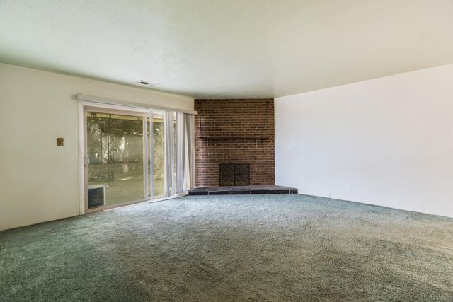 10528 Princess Jeanne Avenue NE, Albuquerque, NM 87112