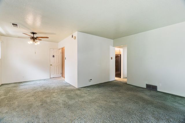 10528 Princess Jeanne Avenue NE, Albuquerque, NM 87112
