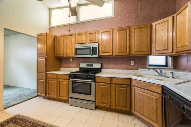 10528 Princess Jeanne Avenue NE, Albuquerque, NM 87112