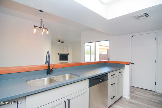 3266 N Little Creek Place, Tucson, AZ 85712