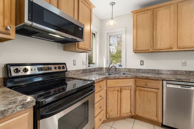 74 Kennedy Cir, Northbridge, MA 01534