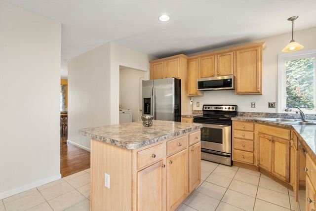 74 Kennedy Cir, Northbridge, MA 01534