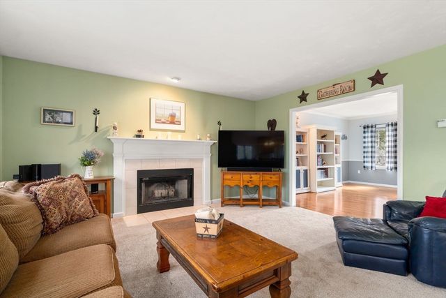 74 Kennedy Cir, Northbridge, MA 01534