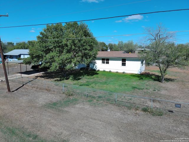 371 Rose Blvd, Charlotte, TX 78011