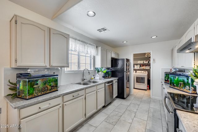 902 E RENEE Drive, Phoenix, AZ 85024