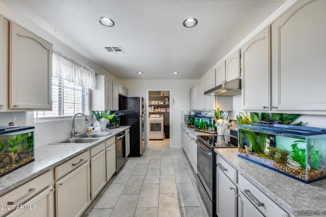 902 E RENEE Drive, Phoenix, AZ 85024