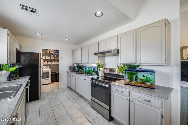 902 E RENEE Drive, Phoenix, AZ 85024