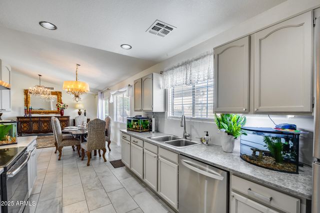 902 E RENEE Drive, Phoenix, AZ 85024