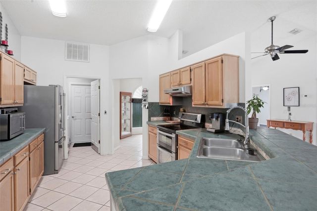 6445 BAY SHORE DRIVE, St Cloud, FL 34771