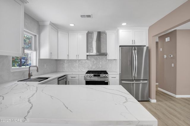 30 Zeeland Drive, Toms River, NJ 08757