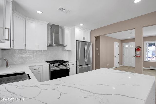 30 Zeeland Drive, Toms River, NJ 08757