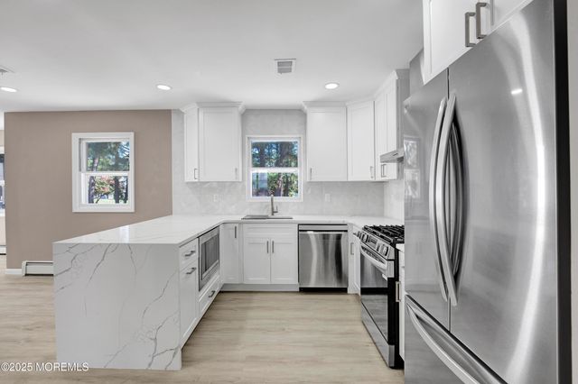 30 Zeeland Drive, Toms River, NJ 08757