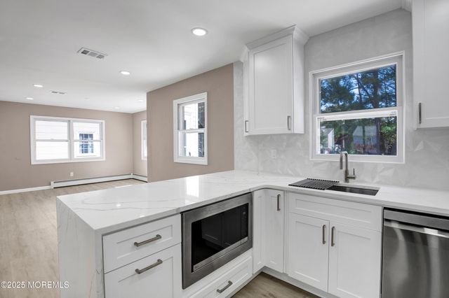 30 Zeeland Drive, Toms River, NJ 08757