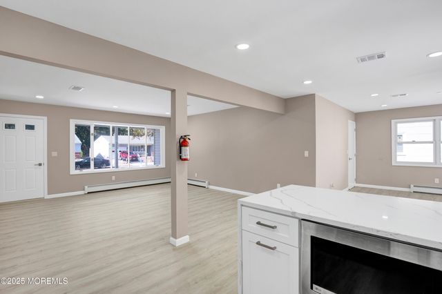 30 Zeeland Drive, Toms River, NJ 08757