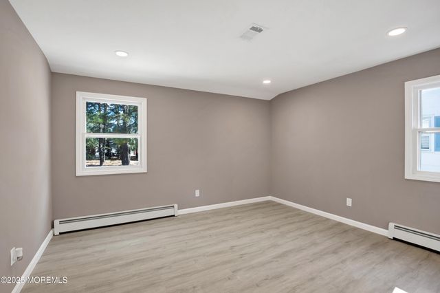 30 Zeeland Drive, Toms River, NJ 08757