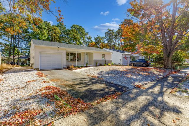 30 Zeeland Drive, Toms River, NJ 08757