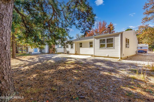 30 Zeeland Drive, Toms River, NJ 08757