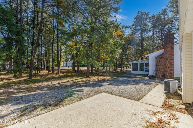 30 Zeeland Drive, Toms River, NJ 08757