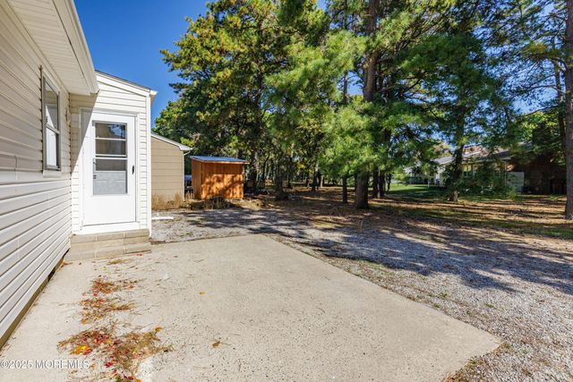 30 Zeeland Drive, Toms River, NJ 08757