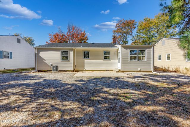 30 Zeeland Drive, Toms River, NJ 08757