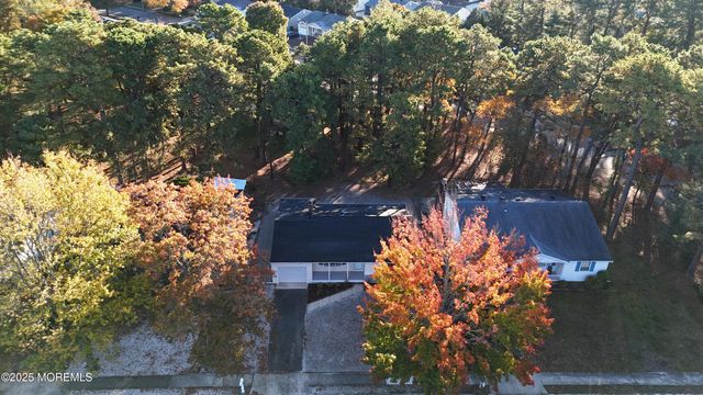 30 Zeeland Drive, Toms River, NJ 08757