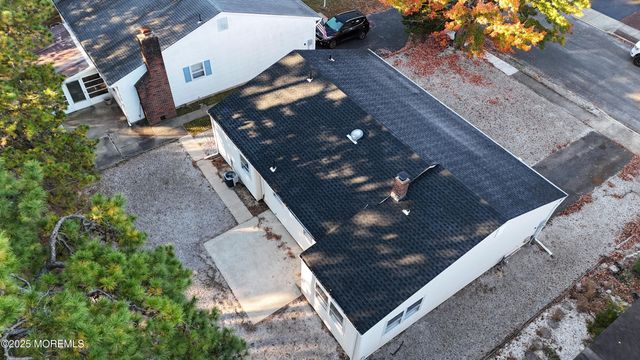 30 Zeeland Drive, Toms River, NJ 08757