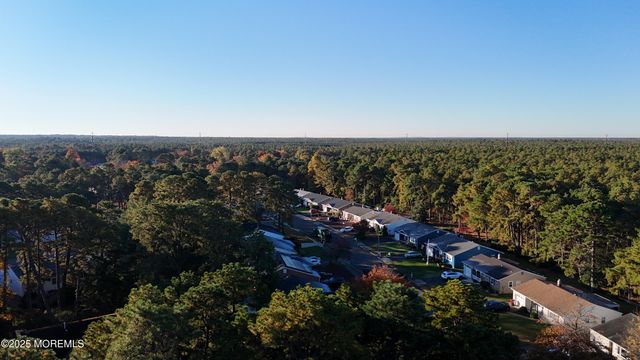 30 Zeeland Drive, Toms River, NJ 08757