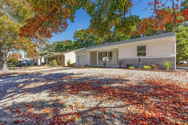 30 Zeeland Drive, Toms River, NJ 08757